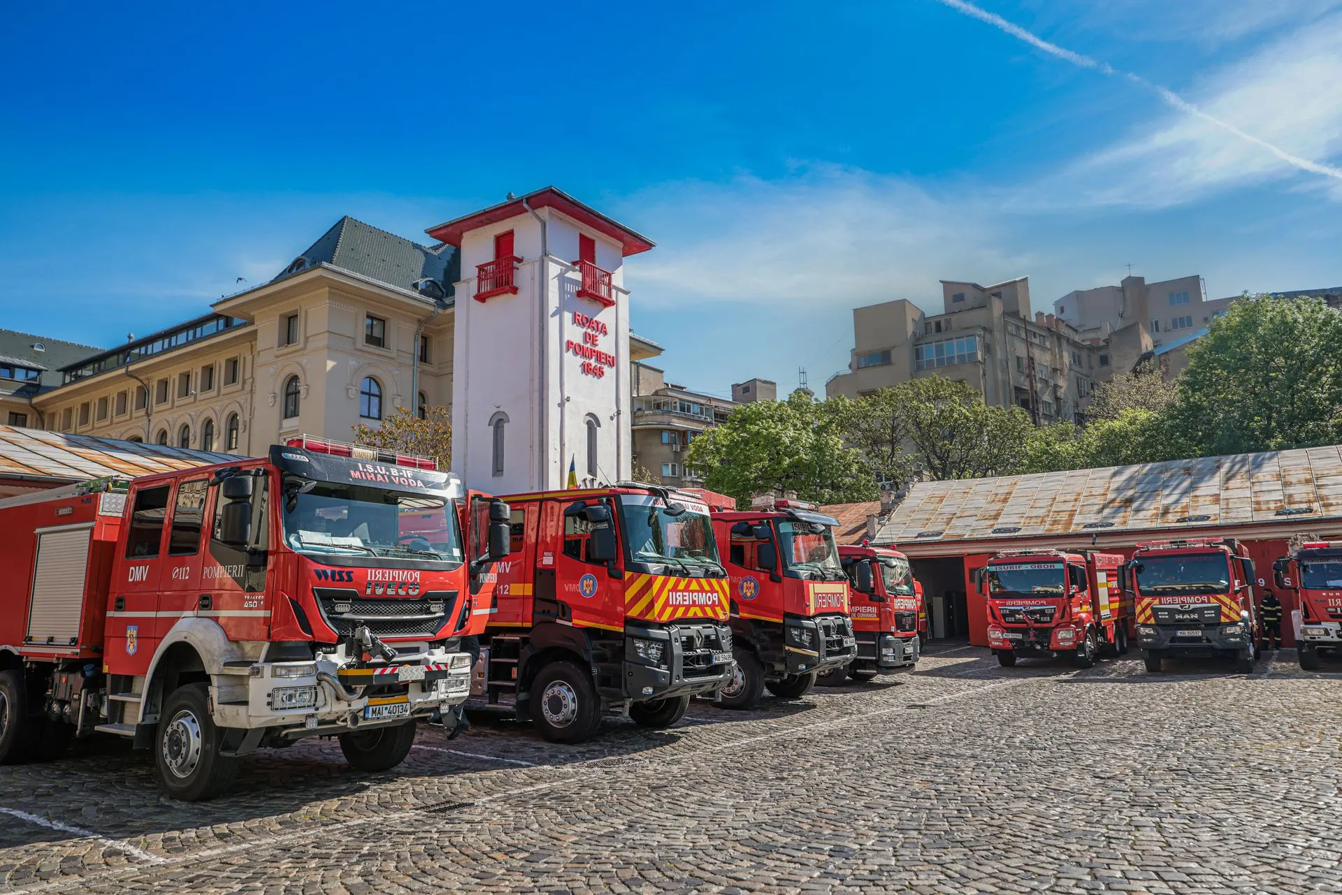 Glina, str. Abatorului: depozit în fum, ~70 mp la acoperiș