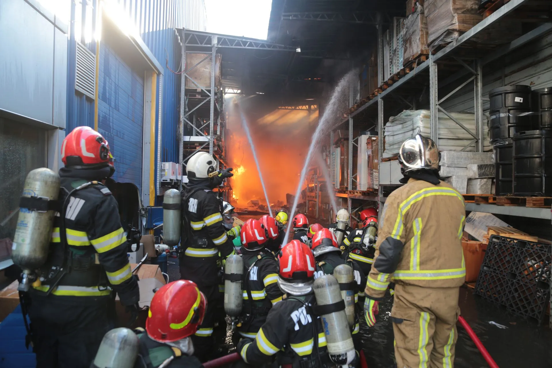 Incendiu în parcarea subterană de pe Florilor, în Ștefăneștii de Jos