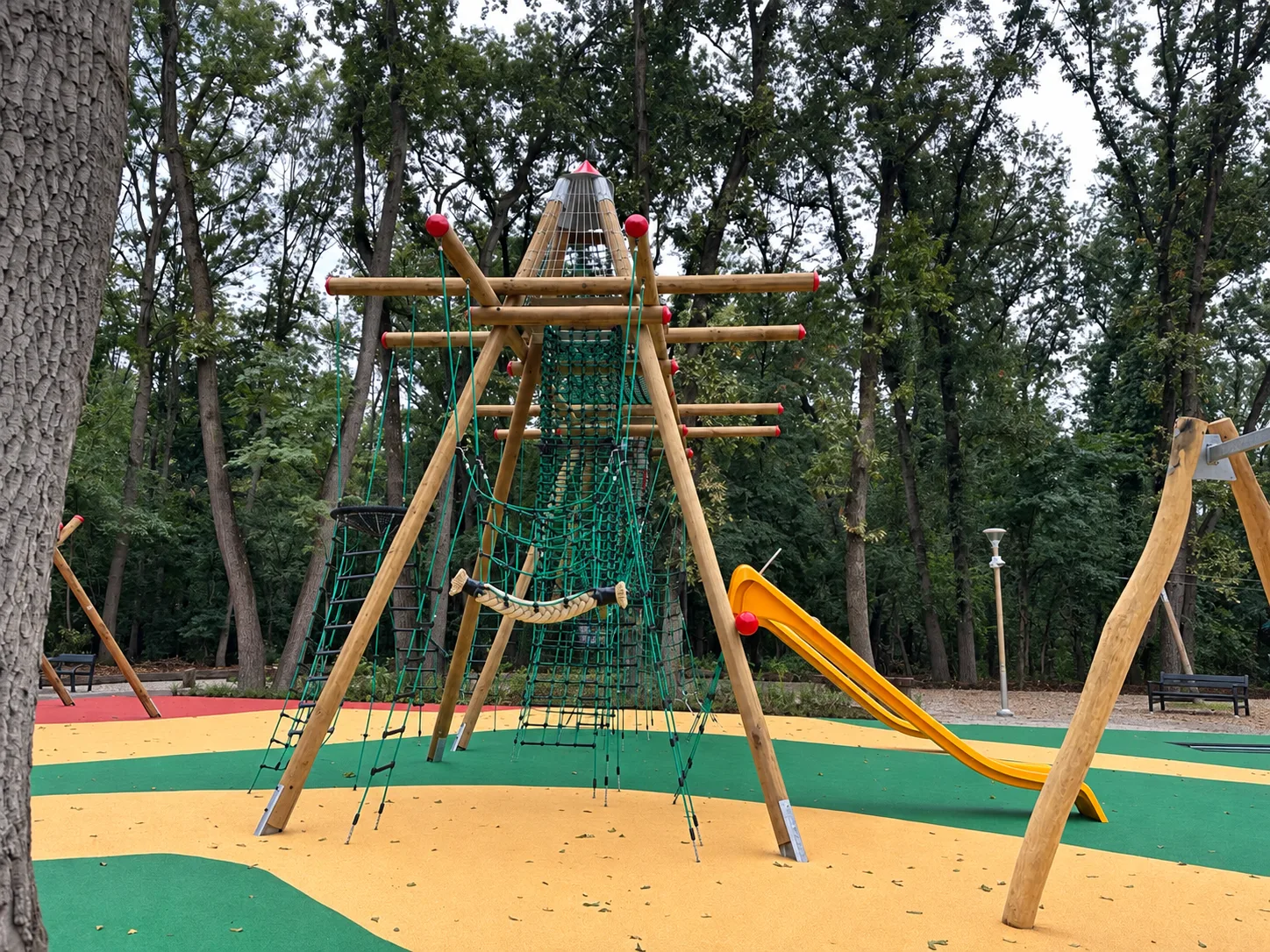 Locul de joacă din Parcul Băneasa, redeschis pe 12 septembrie